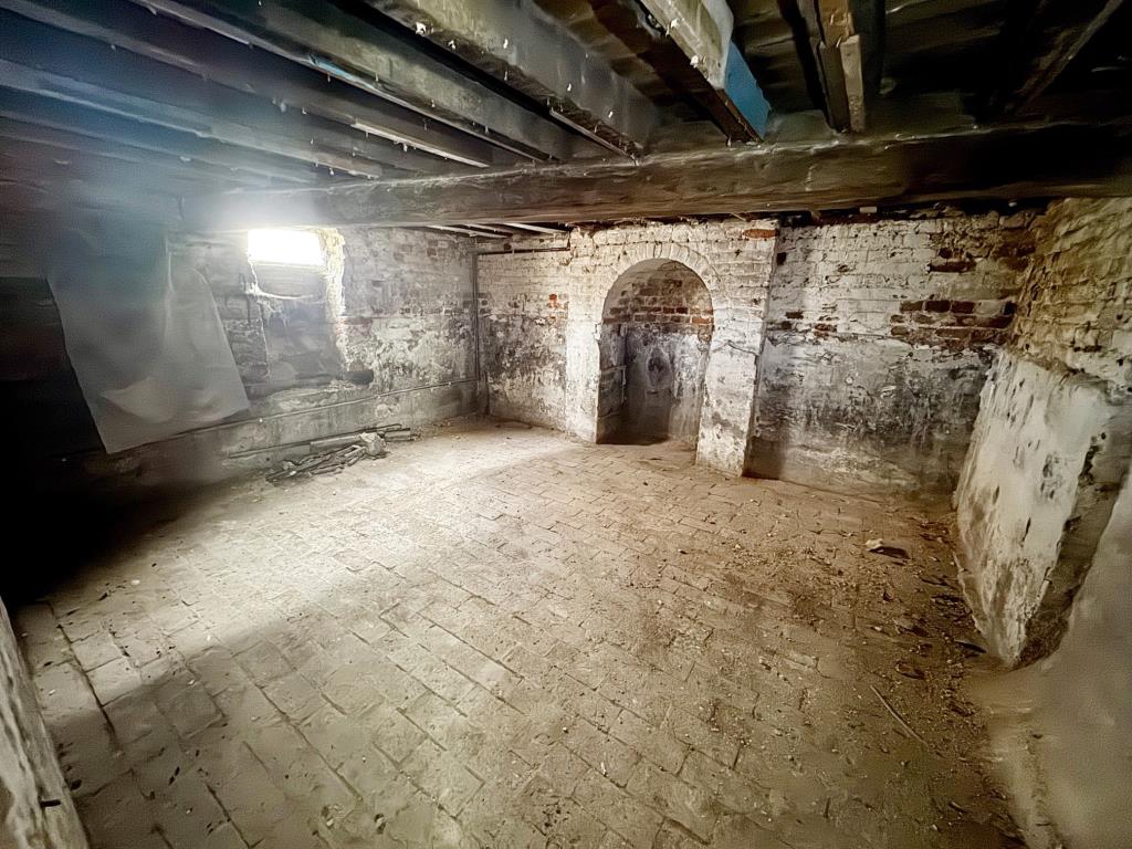 Lot: 55 - DOUBLE FRONTED PERIOD BUILDING IN CITY LOCATION WITH PLANNING FOR TWO STOREY EXTENSION - Basement room 1